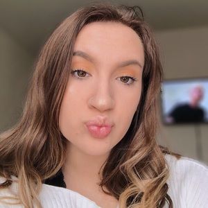 Meet your Posher, Nadia